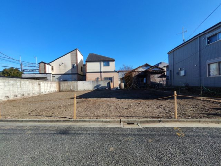 現地外観写真 第一種低層住居専用につき、周辺は落ち着きのある環境です。