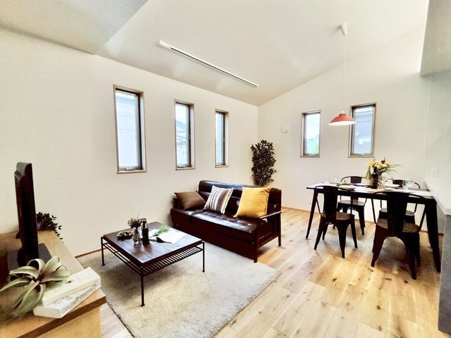 rO rOǂȉƋJ[eł}b`ȁAVvȃt[ÕrOłB