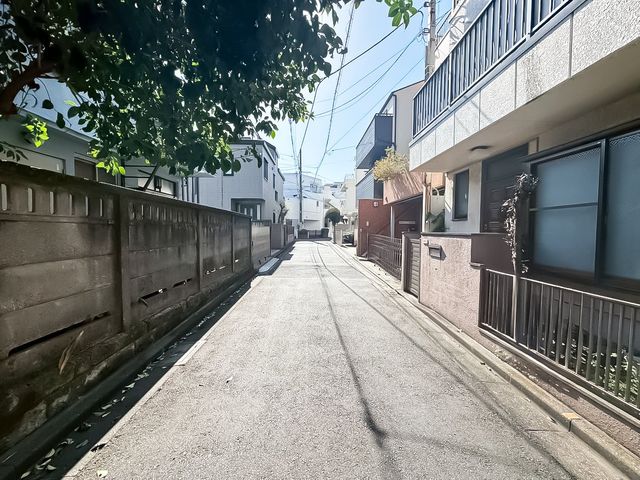 ̑ L
