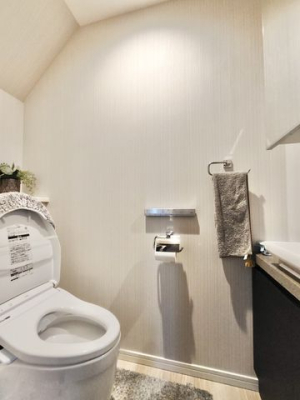 gC gC1K2K̊eKɃgCݒuBwxƂgCłB