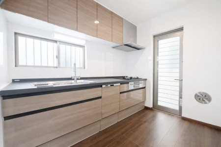 �L�b�`�� �L�b�`�����Ǖt�L�b�`���Ȃ̂Ń_�C�j���O�X�y�[�X�𖳑ʂȂ��L���g���܂��B