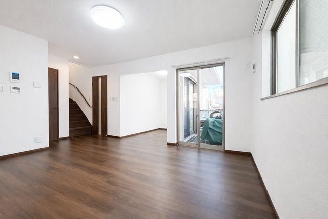 ���r���O ���r���O���傫�ȑ������郊�r���O�ɂ͖��邢�����������݁A���Ƒ����S�n�悭�߂������ԂɂȂ��Ă��܂��B