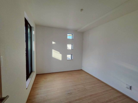 ���̑� ���r���O