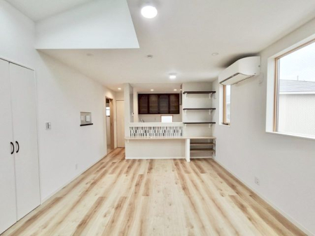 ���r���O -