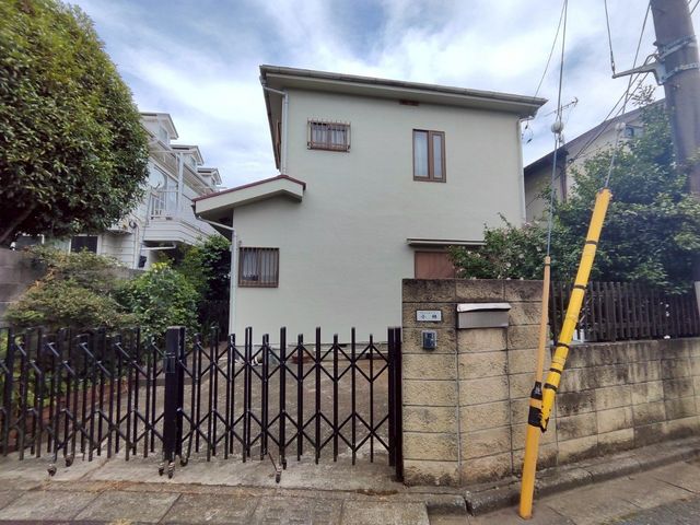 ���n�y�n�ʐ^ ���Ӂ��Ŋ��̏��w�Z�܂œk����2���B���q�l�̒ʊw�����S�ȋ����ł��B