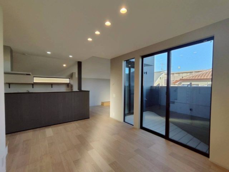 ���r���O -