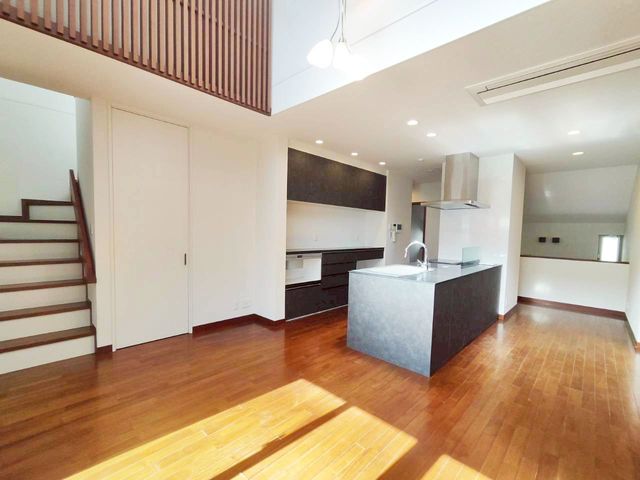 ���r���O ���r���O