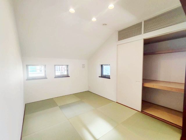 ���ʑ�E���ʏ� ���r���O