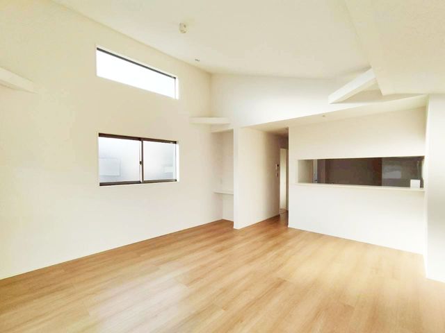 ���r���O -