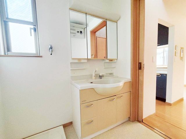 ���ʑ�E���ʏ� ���ʎ����i�`�������ȗD�����F�����̎O�ʋ��t�̐��ʑ�B���[�͂�������p�i�̃X�g�b�N���\�ł��B