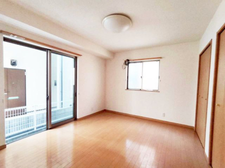 ���̑����� �m�����ʕ��E�̌��ɂ��D��A�S�n�悢���ƕ������ӂ�Ă��܂��B