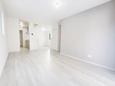 ���r���O ���傫�ȑ������郊�r���O�ɂ͖��邢�����������݁A���Ƒ����S�n�悭�߂������ԂɂȂ��Ă��܂��B