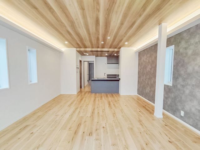 ���� ���r���O