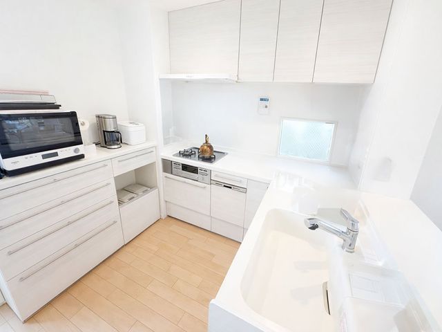 �L�b�`�� �L�b�`����1950�~2100��^�ΖʃL�b�`���B�Ƒ��Ŋy�������������ł������ł��B