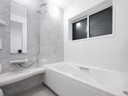 ���� ������16�~18�̑�^���j�b�g�o�X�B������胊���b�N�X�ł���D�����J���[���̗p���܂����B