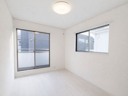 ���� ���r���O