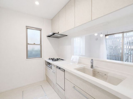 ���r���O ����