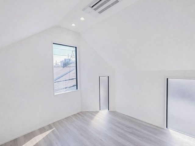 ���̑����� ���r���O