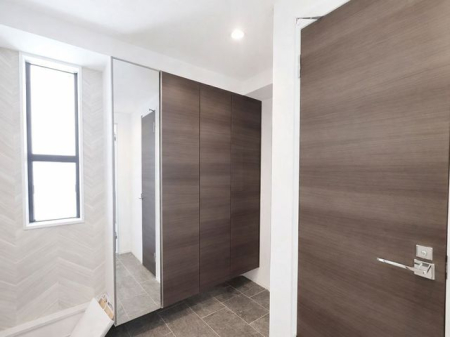 ���� ���[