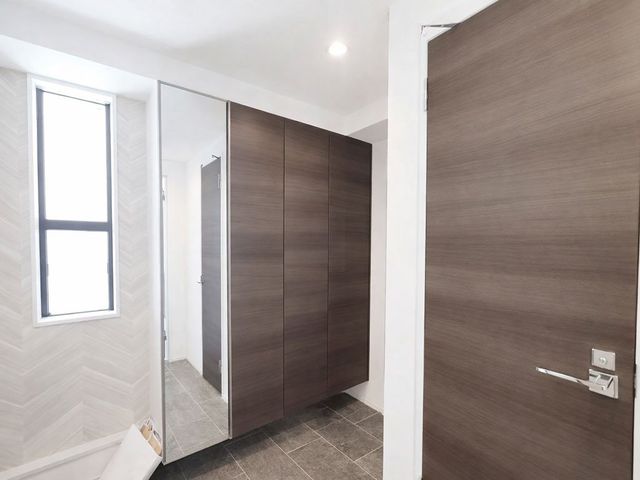 ���� ���[