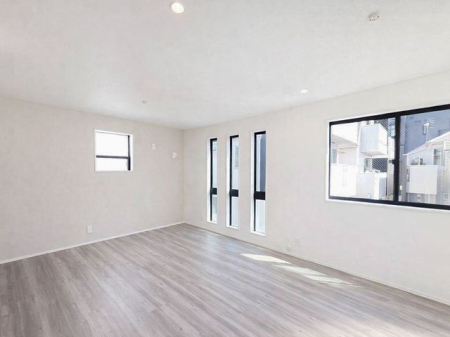 ���r���O ����