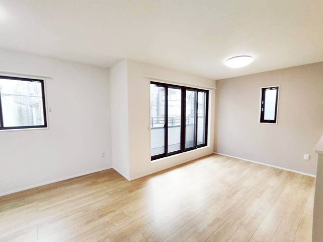 ���r���O -