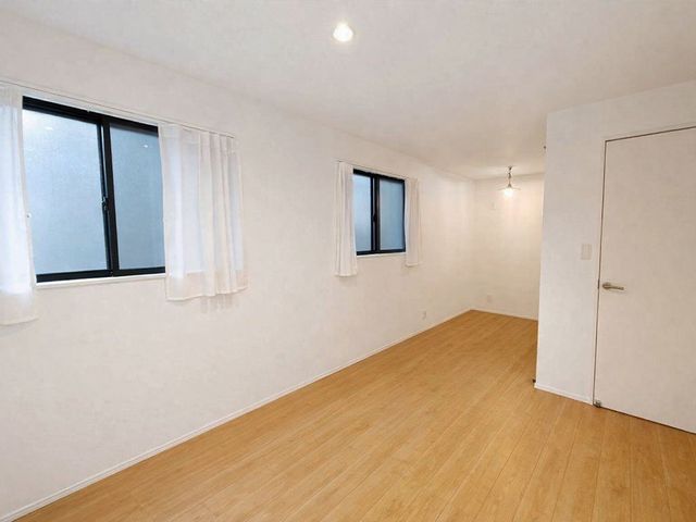 ���̑����� ���r���O