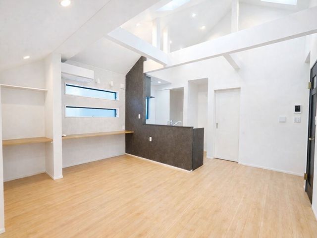 ���r���O ���[