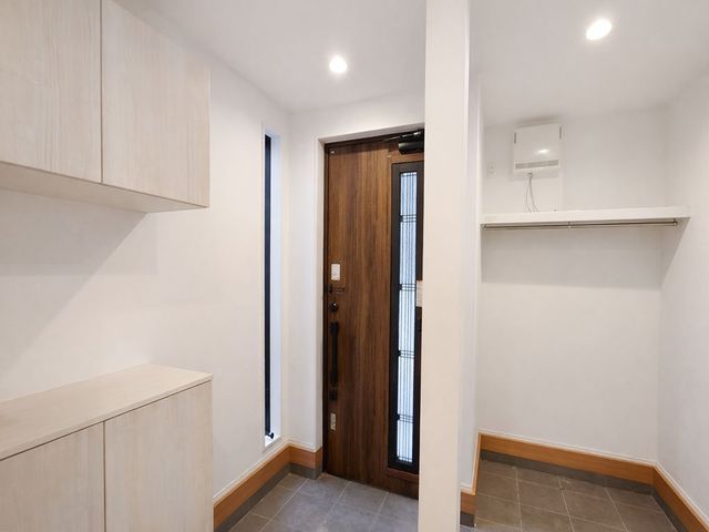 ���� ���[