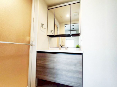 ���ʑ�E���ʏ� ���ʎ����@�\���ƃf�U�C������������������ȎO�ʋ����ʑ�B���������[�ɂȂ��Ă�����ʎ�����X�b�L���Еt���܂��B