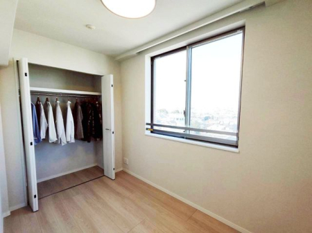 ���̑����� �m�����N���[�[�b�g�̊����Ŏ��[�X�y�[�X�����@�w�K���̔z�u���\�ł��B