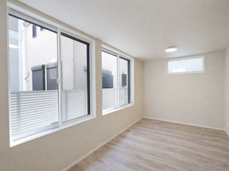 ���̑����� ���r���O