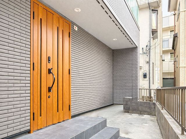 ���̑� �G���g�����X���Ƒ����}���閾�邢����