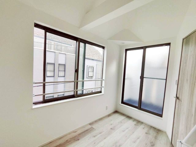 ���̑����� �m����2�ʍ̌��ł������̋��X�܂Ŗ��邢��ۂ̋����ł��B