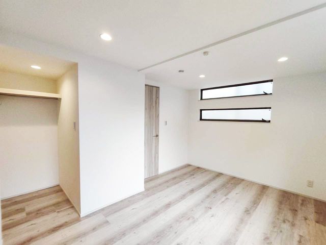 ���̑����� �m�����ؖڒ��̃t���[�����O�̗��������������ԂŁA���׋����A�v���C�x�[�g�̎��Ԃ��؂ɉ߂����܂��B