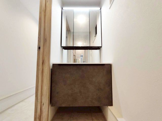 ���ʑ�E���ʏ� ���ʎ����@�\���ƃf�U�C������������������ȎO�ʋ����ʑ�B���������[�ɂȂ��Ă�����ʎ�����X�b�L���Еt���܂�