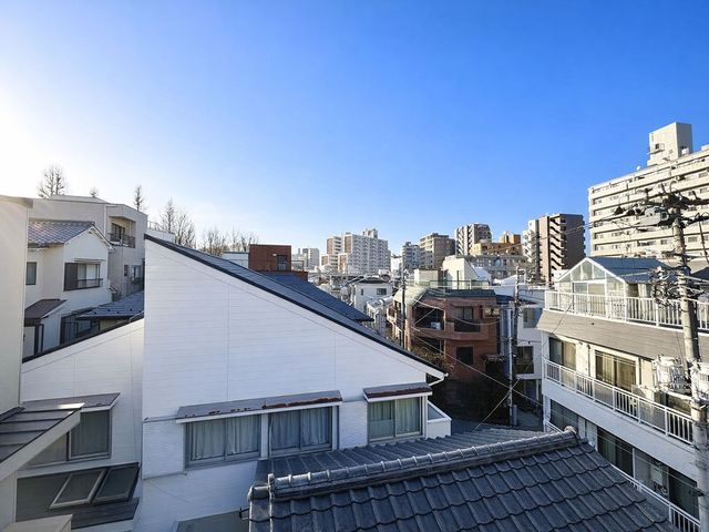 ���̑� �Z�˂���̒��]�ʐ^���J�����ɖ��������