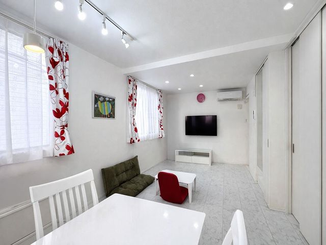 ���r���O ���r���O���Ƒ��c�����y���߂郊�r���O���