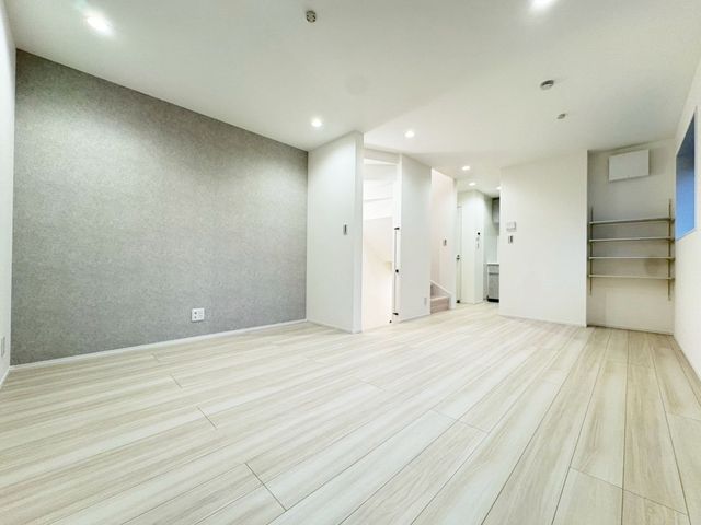 ���r���O -