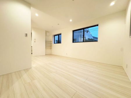 ���r���O -