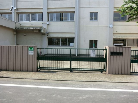 ���ӊ� ��c�旧��X��񒆊w�Z �k��12���B 930m