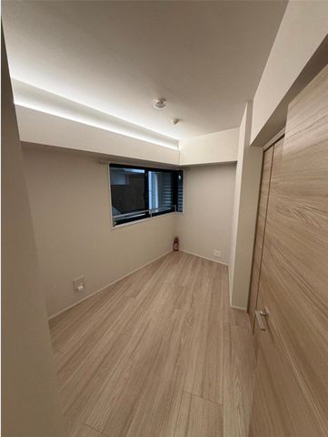 ���� ���r���O