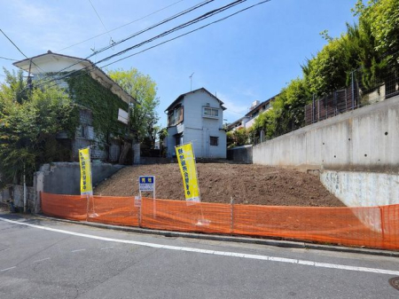 ���n�y�n�ʐ^ ���n�������w�Z����p�G���A�̊ՐÂȏZ��X�ɗ��n���Ă��܂��B