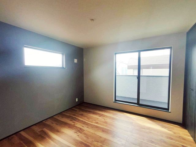 ���̑����� �m�����V���v���ȐF�����̃t���[�����O�́A�J�[�e����Ƌ�Ȃǂ̃C���e���A���L�x�Ɋy���߂܂��B