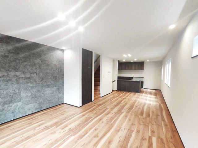 ���r���O ���r���O���؂̂ʂ����肪�D�����t���[�����O�d�グ�B���Ƒ����C�����悭�߂����郊�r���O�ł��B