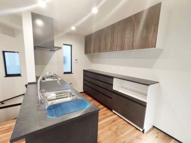 �L�b�`�� �L�b�`�����������S�̂����n����Ζʎ��L�b�`���B���q�l�������Ȃ��痿�����ł��܂��B