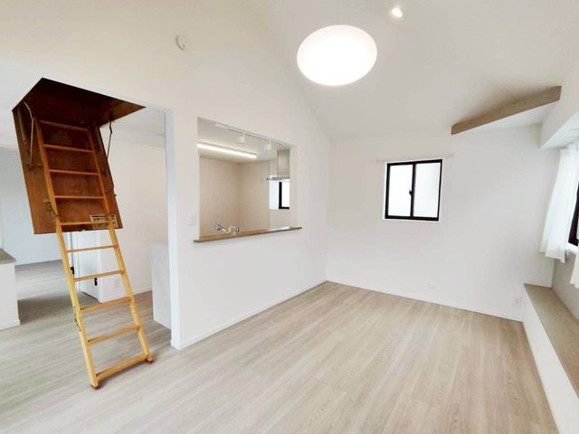 ���r���O -