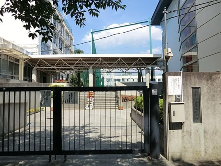 ���ӊ� �V�h�旧������񒆊w�Z �k��8���B 590m