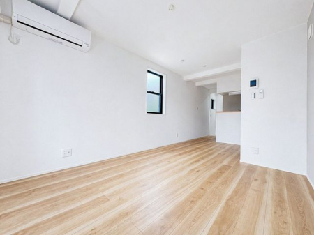 ���r���O -