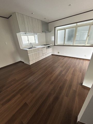 ���r���O -